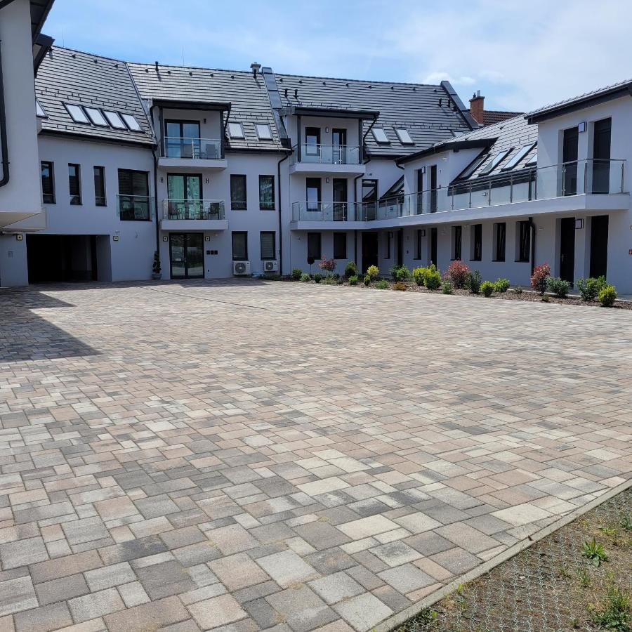 Silver Lodge Apartments エゲル エクステリア 写真